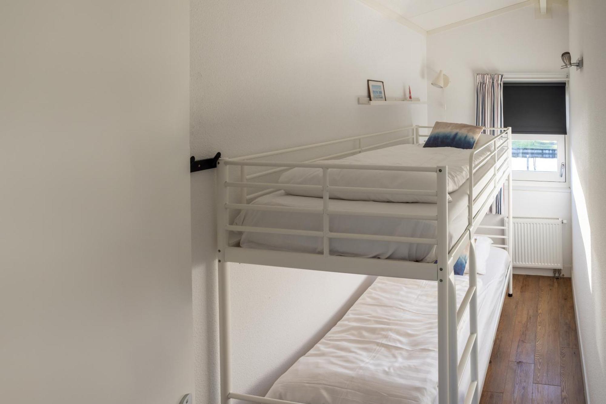 Waterpark Oan 'E Poel Bij Sneekermeer Terherne Room photo